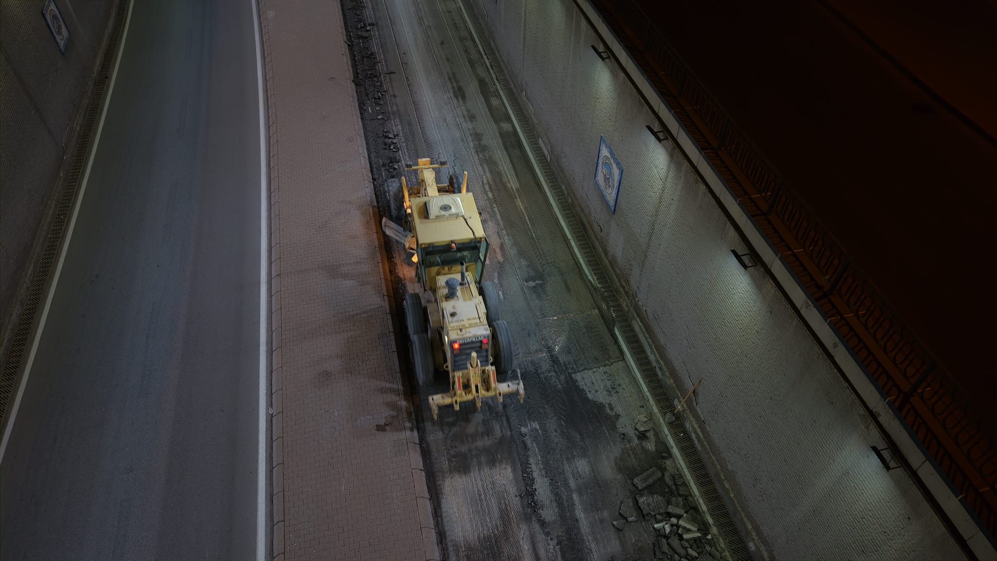 BÜYÜKŞEHİR’DEN YOĞUNBURÇ ALT GEÇİDİ’NDE GECE YARISI SICAK ASFALT MESAİSİ  Kayseri