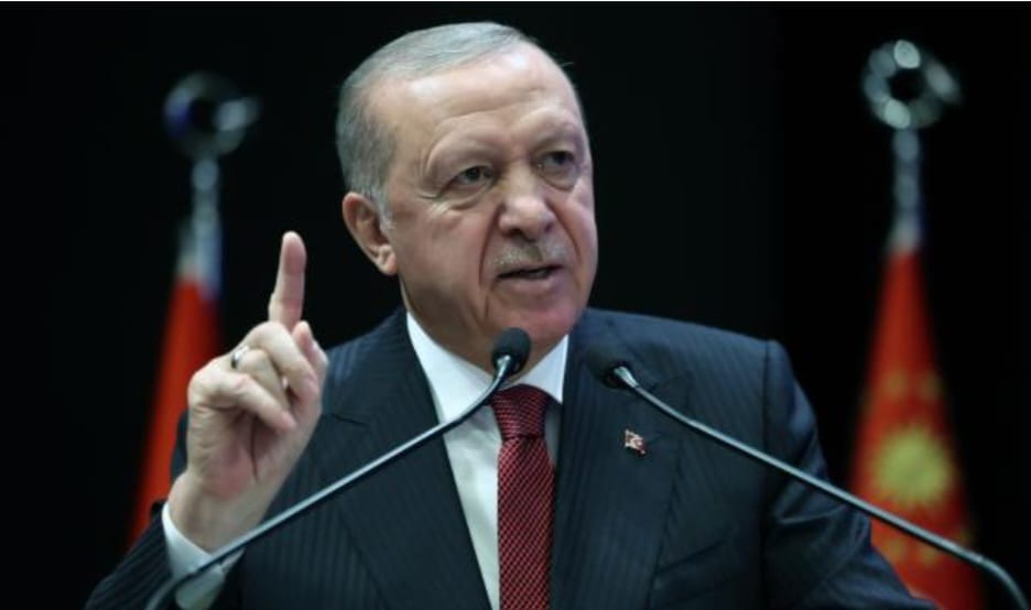 Cumhurbaşkanı Erdoğan, yakışıksız ifadeleri ve mesnetsiz ithamları nedeniyle CHP Genel Başkanı Özel'e 500 bin TL'lik tazminat davası açtı.