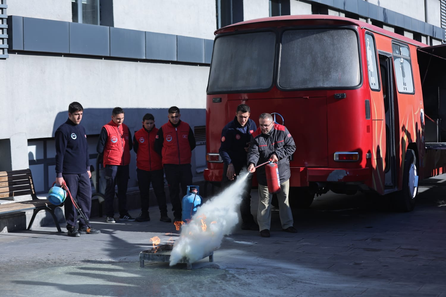 BÜYÜKŞEHİR’DEN DİN GÖREVLİLERİNE AFET FARKINDALIK VE YANGIN EĞİTİMİ