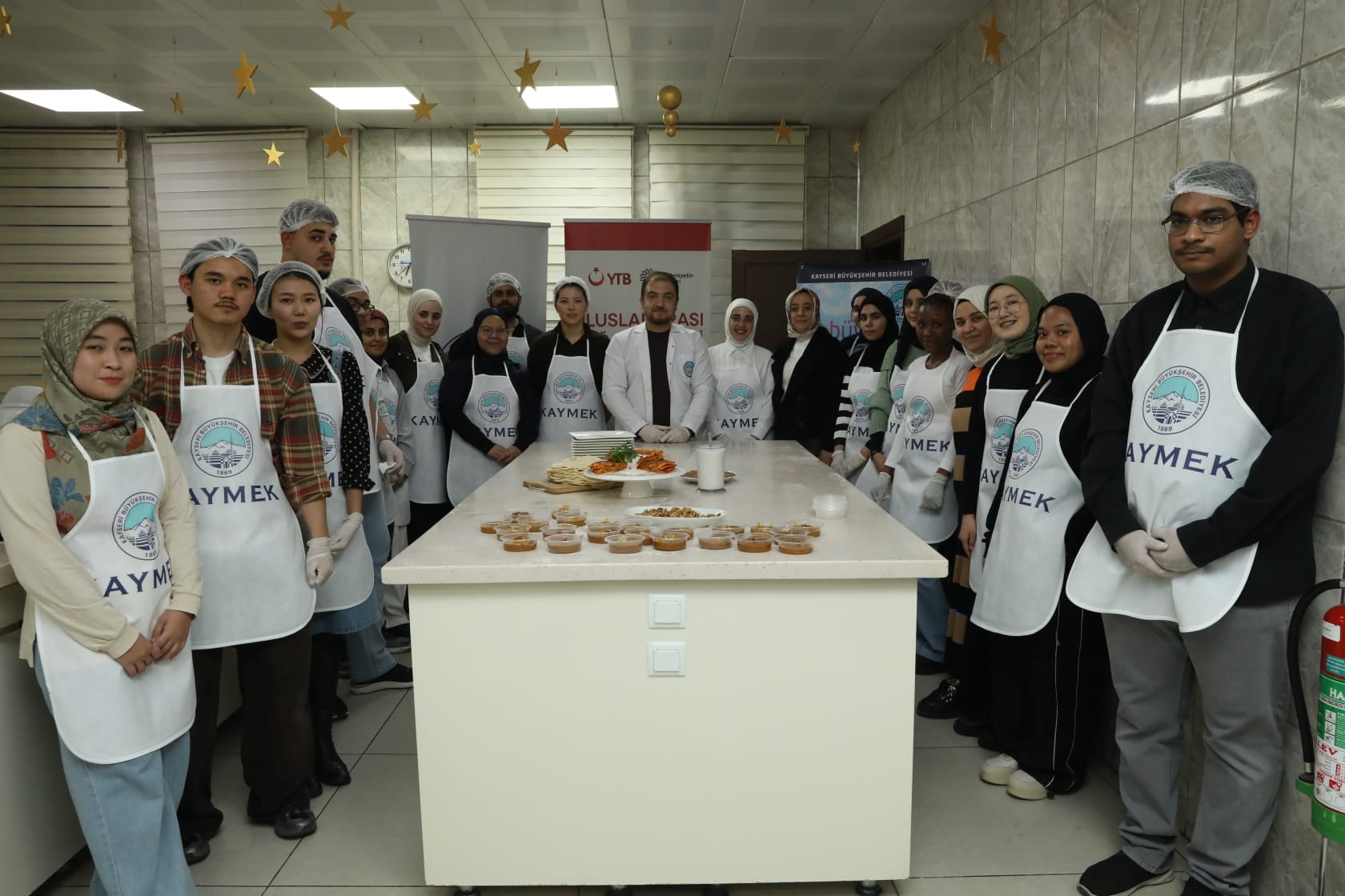 BÜYÜKŞEHİR KAYMEK’TEN YABANCI ÖĞRENCİLERE, KAYSERİ YEMEKLERİ KURSU VE YAĞLAMA ETKİNLİĞİ