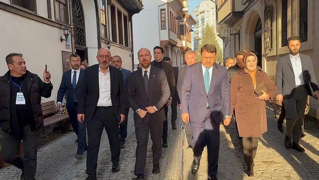 Bilal Erdoğan, Kütahya’da tekbirlerle karşılandı, Şehzadebaşı Camisi'nde de Kur'an okudu