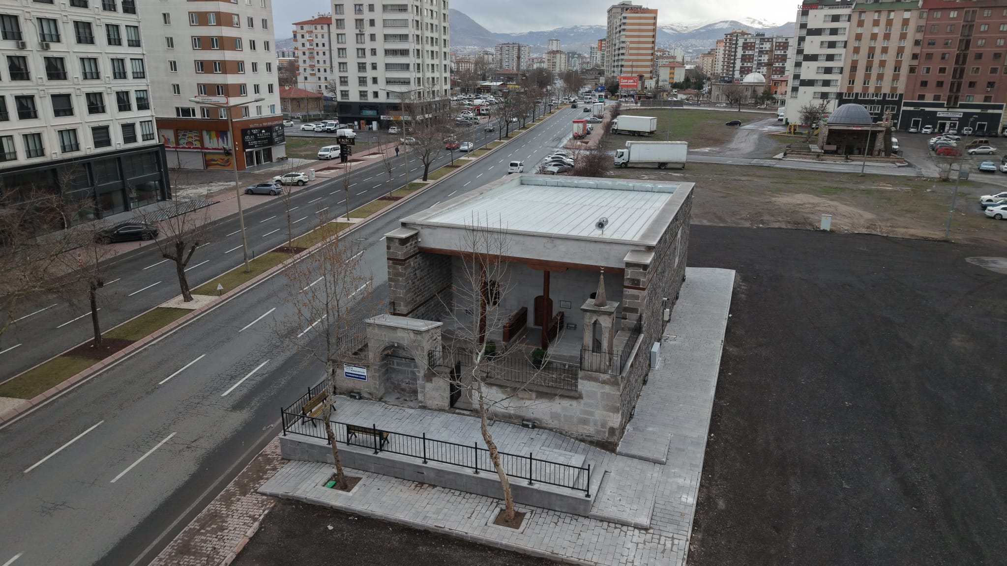 BÜYÜKŞEHİR’DEN TARİHE VEFA, RAMAZAN’A MERHABA: TASMAKIRAN CAMİİ’NDE İLK TERAVİH HEYECANI