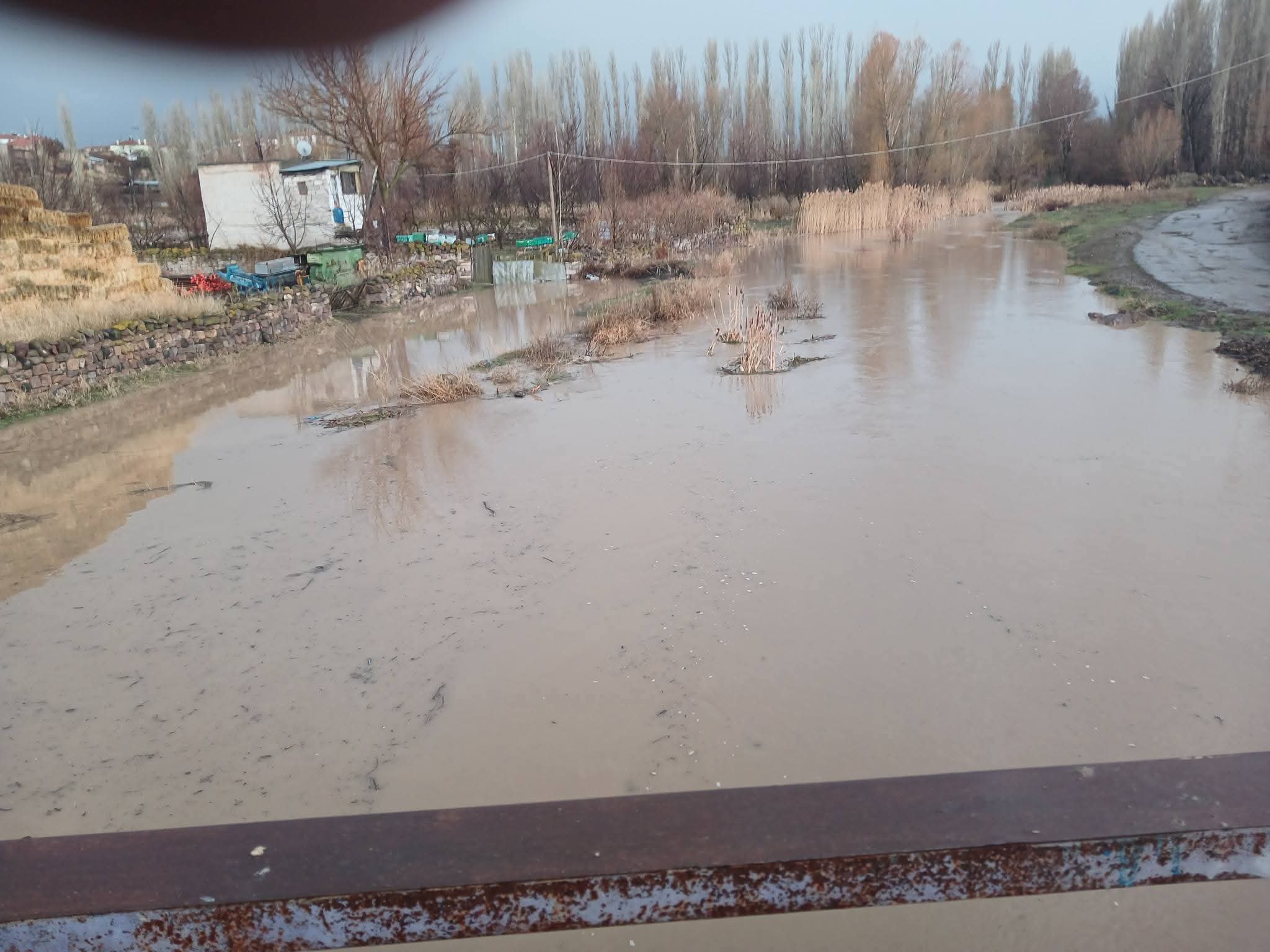 DEVELİDE 41 YIL SONRA TANDIRLI DERESİ YİNE COŞTU