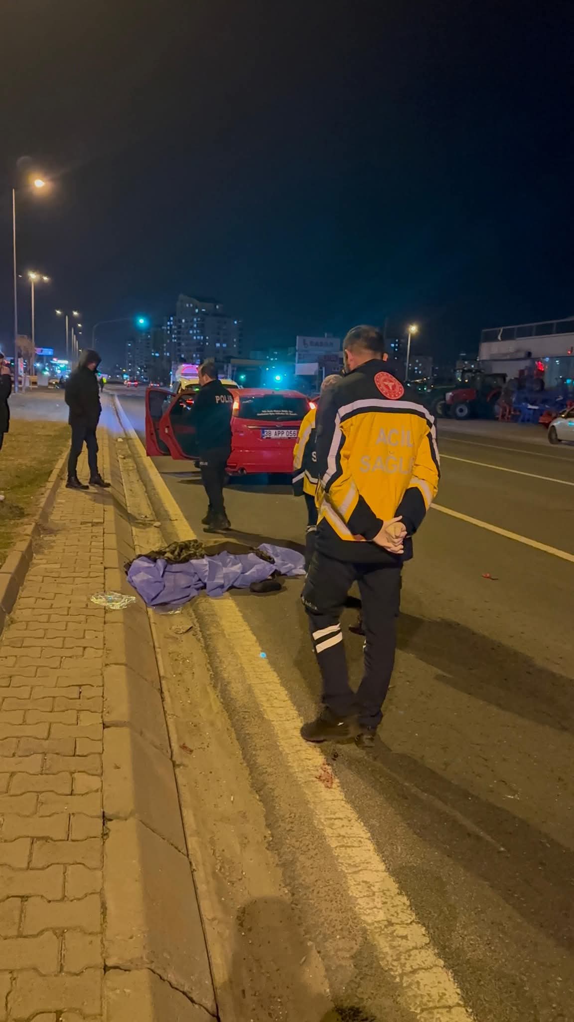 Kayseri’de, yolun karşısına geçmeye çalıştığı sırada otomobilin çarptığı yaya Çiğdem M. (57) hayatını kaybetti. 